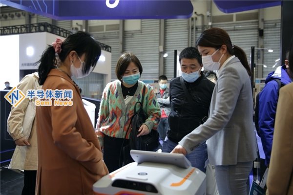 九号“方糖机器人”：赋能智慧酒店，让送物更省心